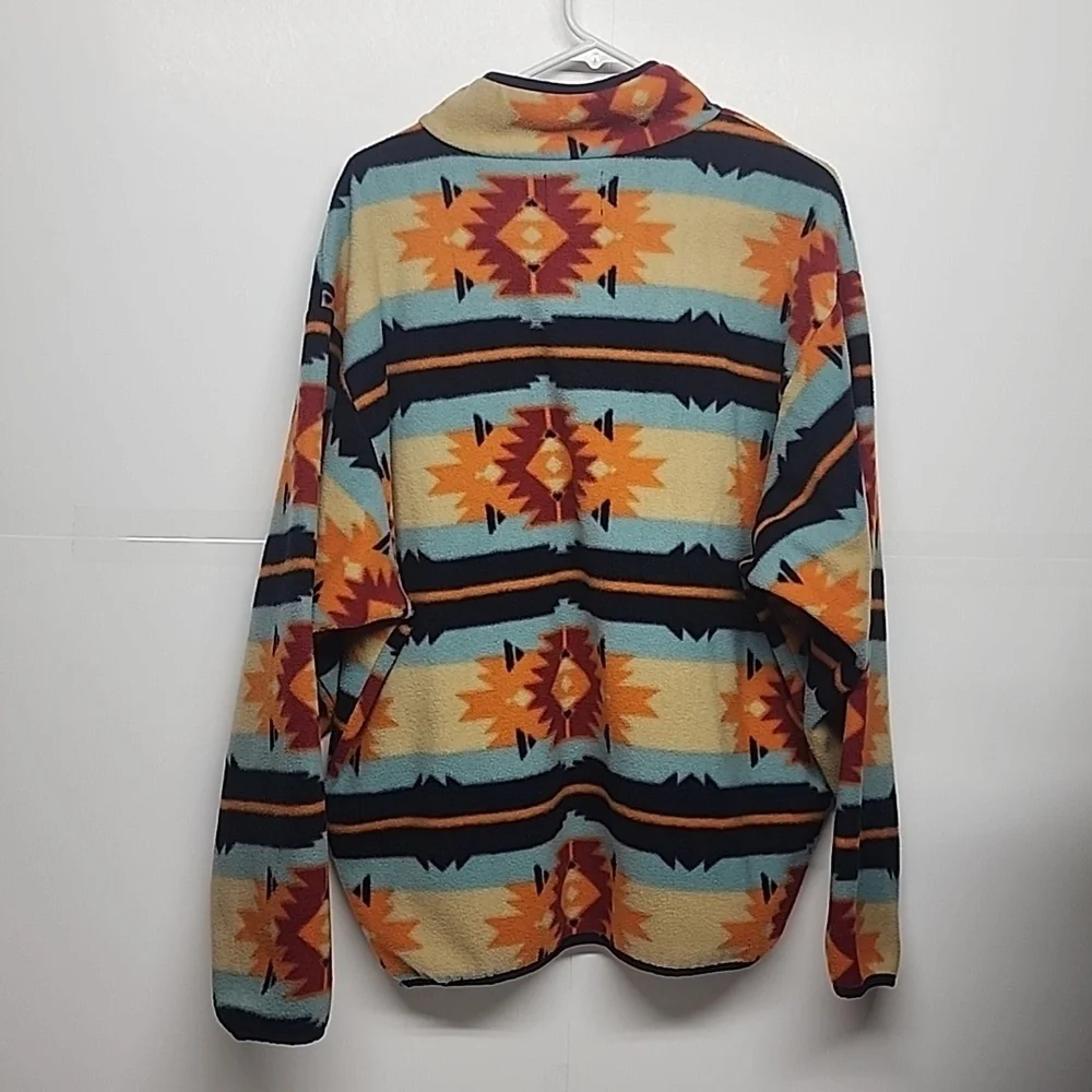 Comox szL tribal print long sleeve one pocket 4 snap pullover jacket. Warm comfy